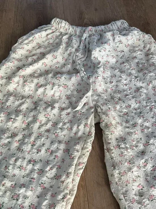 Source Unknown White Floral Seersucker Pants - Picture 2 of 5